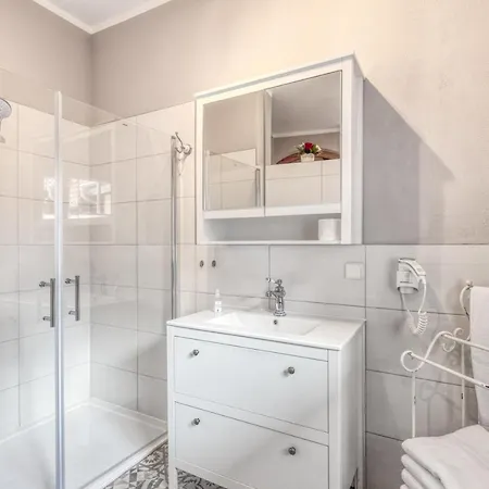 Daire Ziesing Am Schlossberg